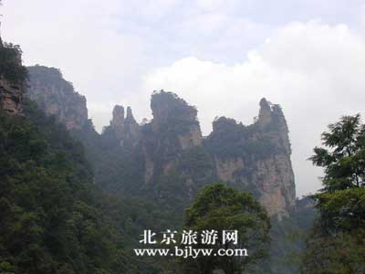 张 家 界