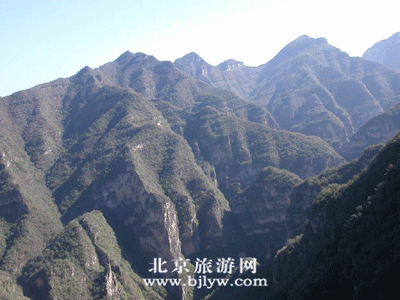 百 里 峡