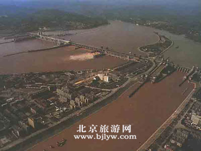葛 洲 坝