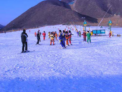 军 都 山 滑 雪 场