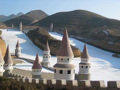 阳 光 雪 山 城 堡