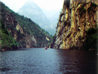 百 泉 山