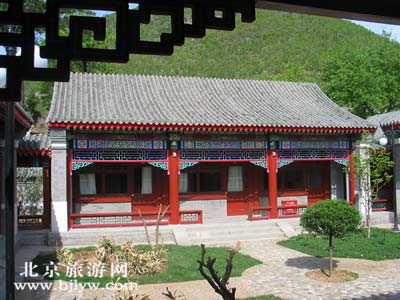 潭 柘 寺