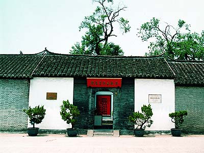 周 恩 来 故 居
