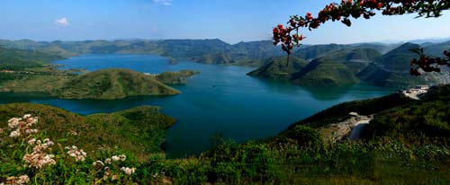 探寻洞天湖地、花海鹤乡• 贵州古彝圣水吱嘎阿鲁湖 韭菜坪 威宁草海 梭嘎苗寨 黄果树大瀑布8日深度探索之旅